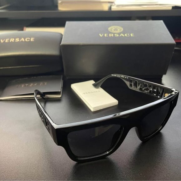 Versace black sunglasses Model 443OU - Picture 1 of 7